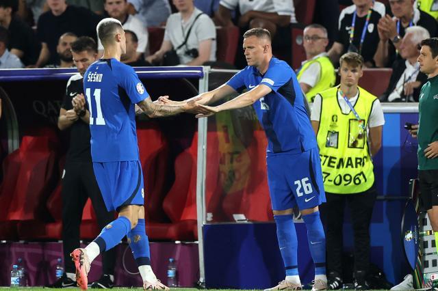 1719404224250082428.jpg 必发官方网站-登场即英雄,伊利契奇阔别955天归来,赖斯现场致敬