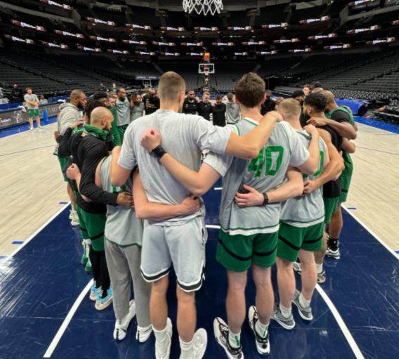 必发app-欲4-0横扫？绿军备战G4不放松，塔图姆：不关心FMVP