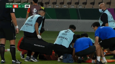 必发官方网站-官方：越南U23伤退中卫右膝前十字韧带撕裂，回国后接受手术